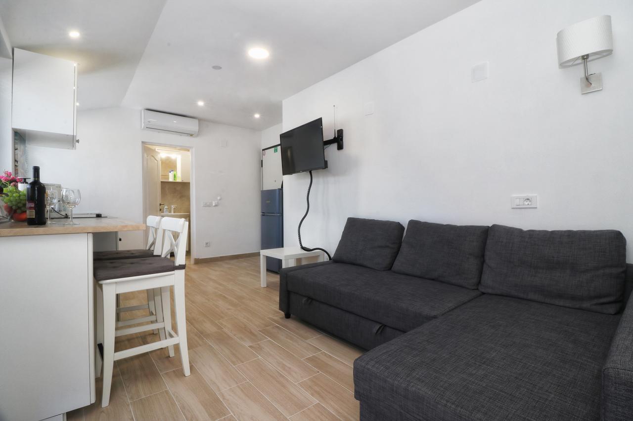 Apartments Korina & Dadi 로비니 외부 사진